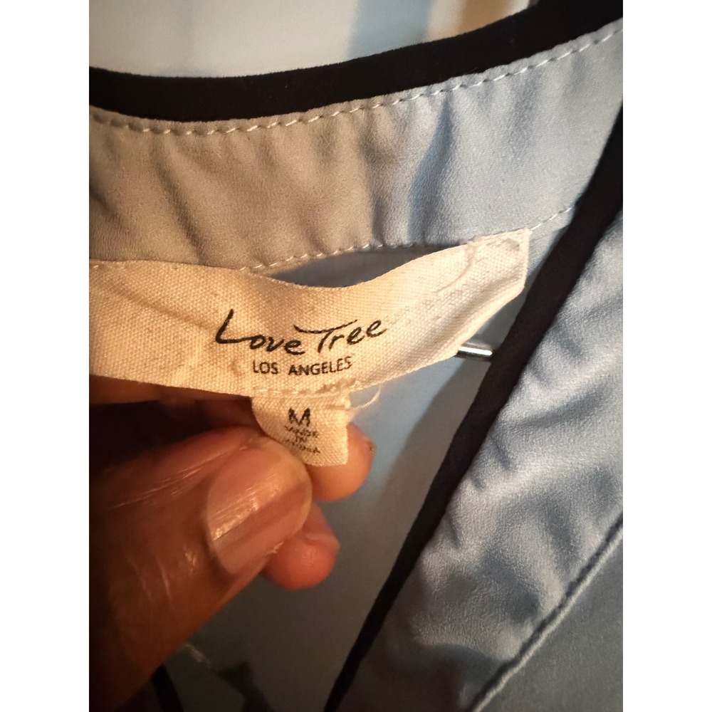 Love Tree Light Blue Sleeveless V-Neck Blouse with Black Trim Size Medium - Picture 4 of 4